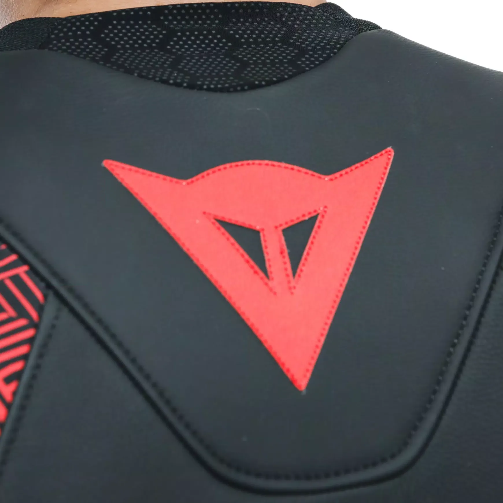 Dainese AVRO 5 LEATHER JACKET BLACK/RED-LAVA/WHITE Outlet