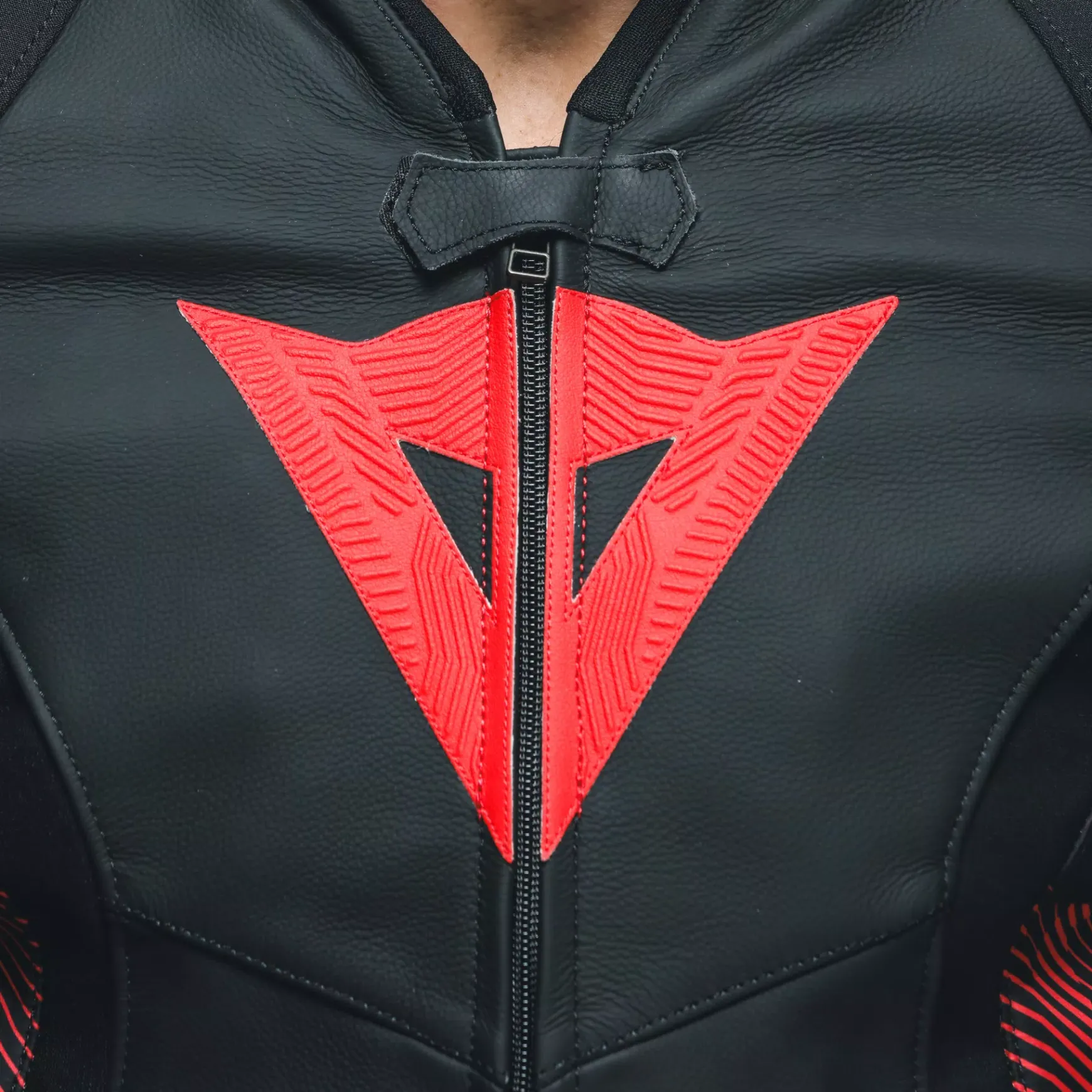 Dainese AVRO 5 LEATHER JACKET BLACK/RED-LAVA/WHITE Outlet