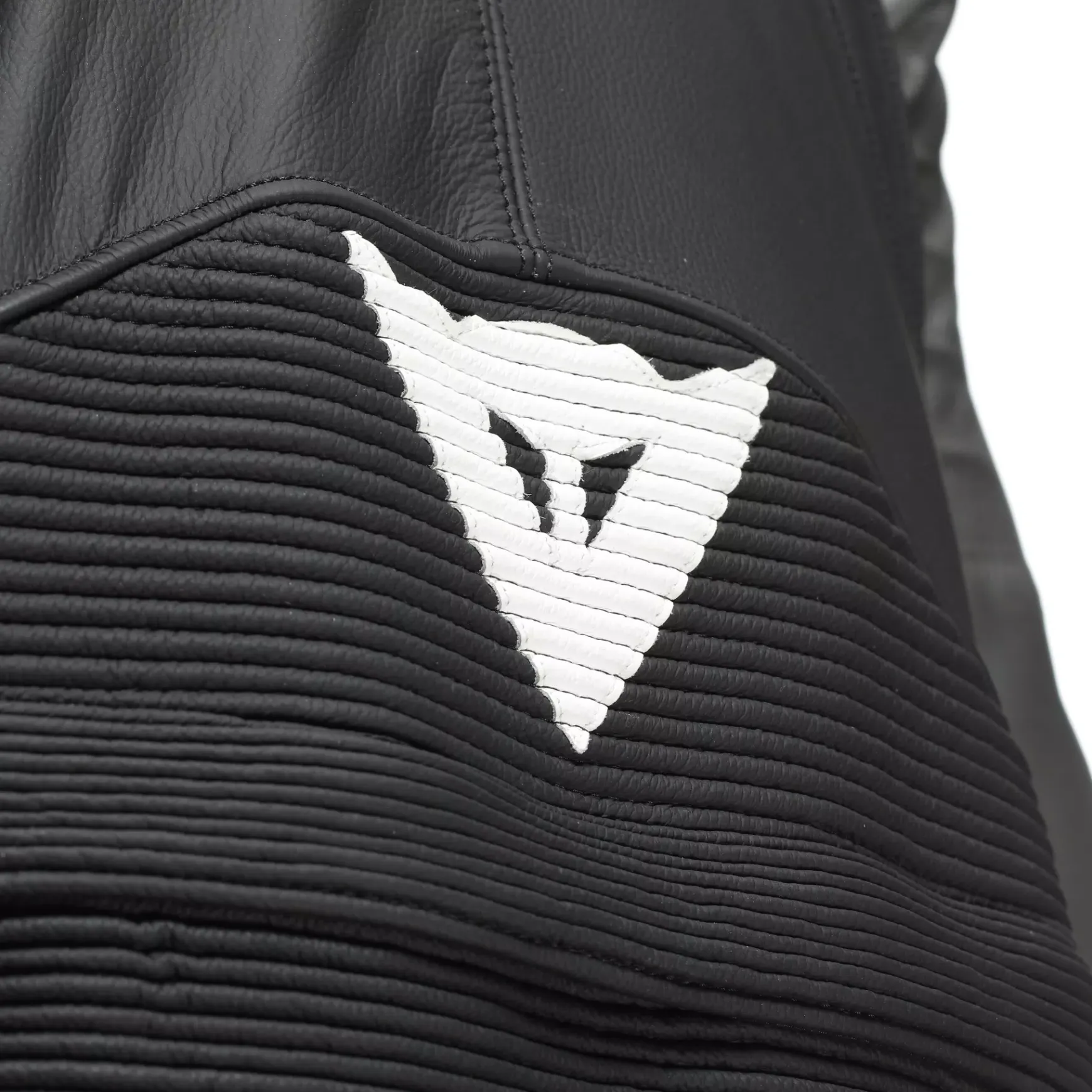 Dainese AVRO 4 LEATHER 2PCS SUIT BLACK/ANTHRACITE/RED-LAVA