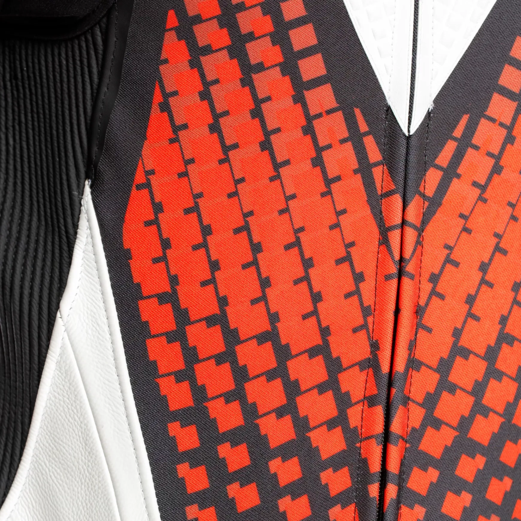 Dainese LAGUNA SECA 6 - EINTEILIGER PERFORIERTER LEDERANZUG HERREN BLACK/WHITE/RED-FLUO New