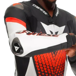 Dainese LAGUNA SECA 6 - EINTEILIGER PERFORIERTER LEDERANZUG HERREN BLACK/WHITE/RED-FLUO Hot
