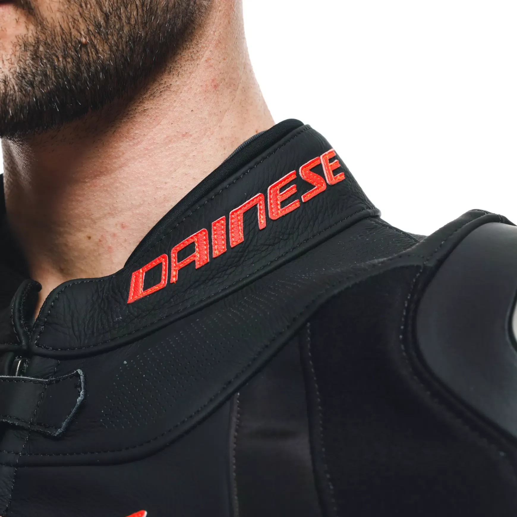 Dainese SUPER SPEED 4 - PERFORIERTE LEDER-MOTORRADJACKE HERREN BLACK-MATT/WHITE/FLUO-RED