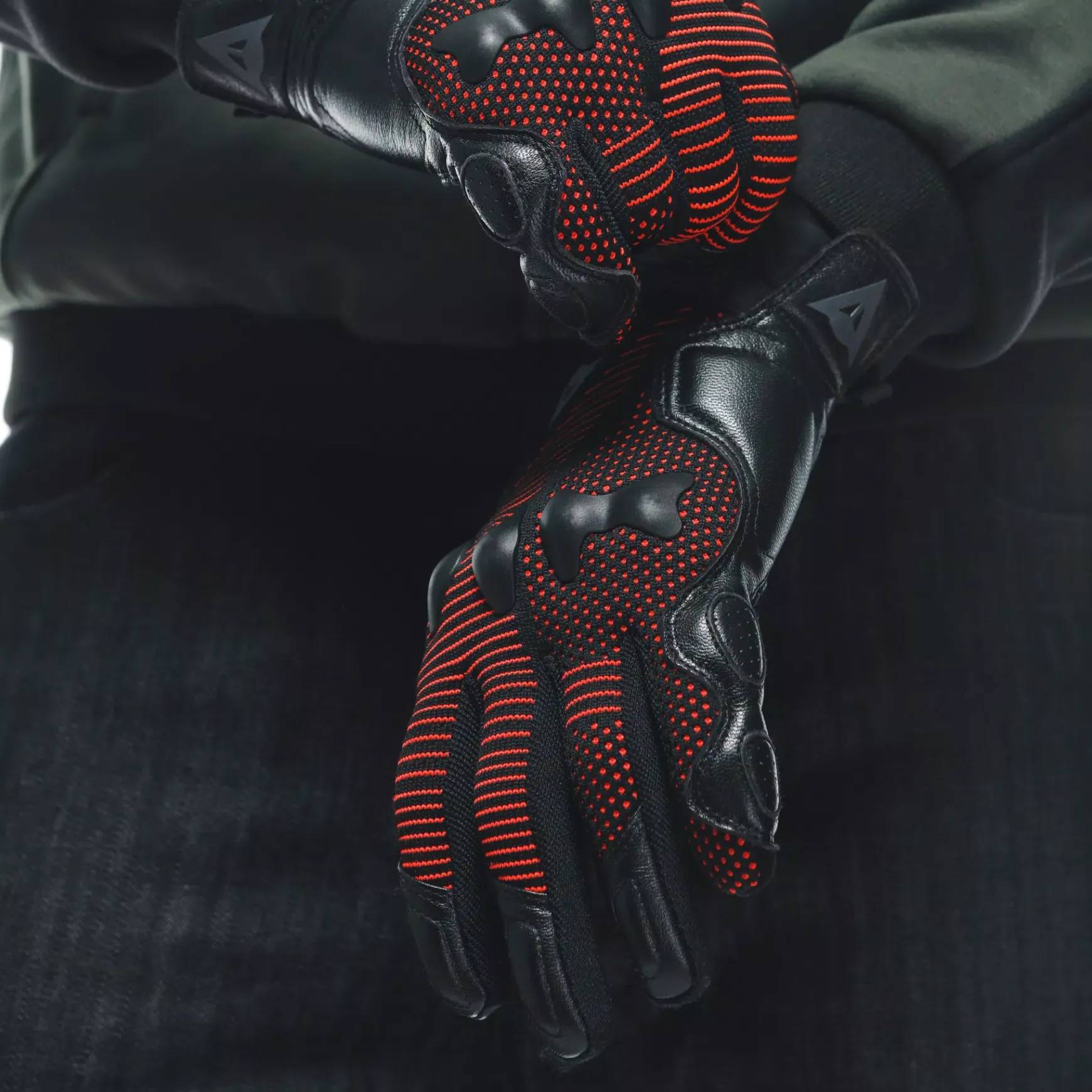 Dainese UNRULY ERGO-TEK GLOVES BLACK/FLUO-RED Hot